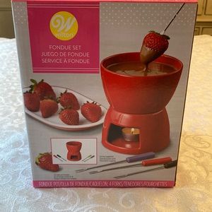 Wilton Fondue Set - Red, never been used